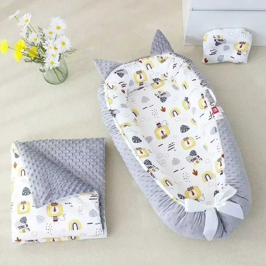 Lit-de-couchage-bebe-Lion-bord-gris