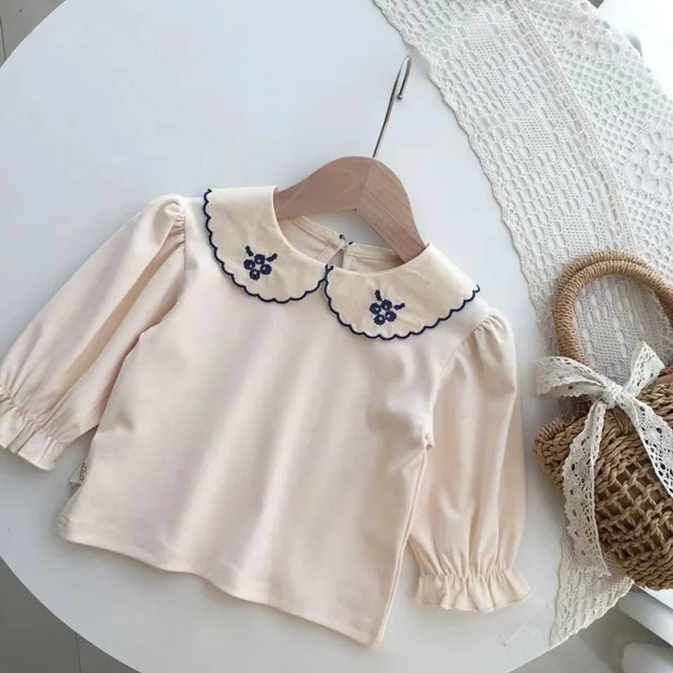 Robe en bretelles brodées