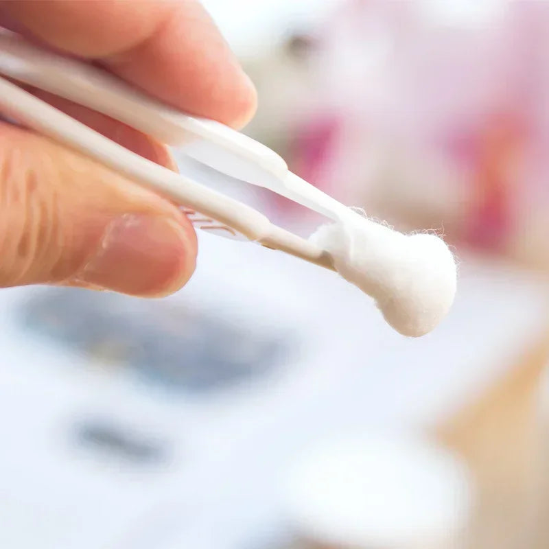 Pince à épiler en plastique